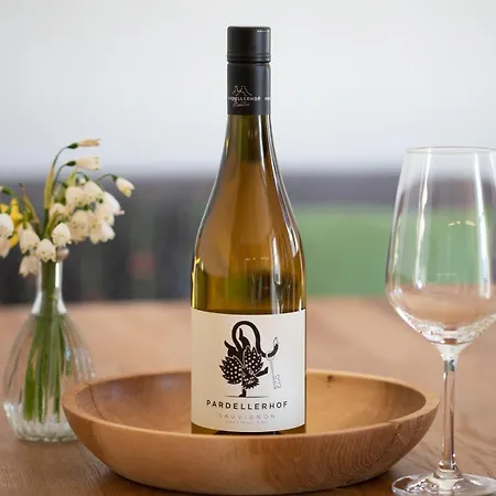 Weingut Pardellerhof Farm stay Marlengo