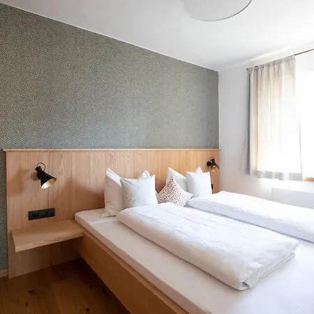 Weingut Pardellerhof Farm stay Marlengo