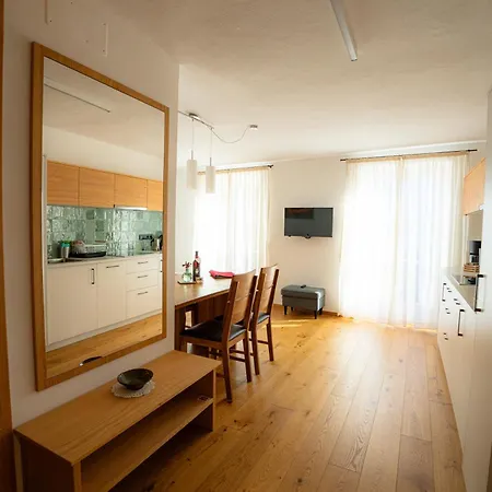Weingut Pardellerhof Farm stay Marlengo