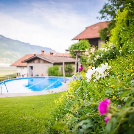 Farm stay Weingut Pardellerhof Marlengo