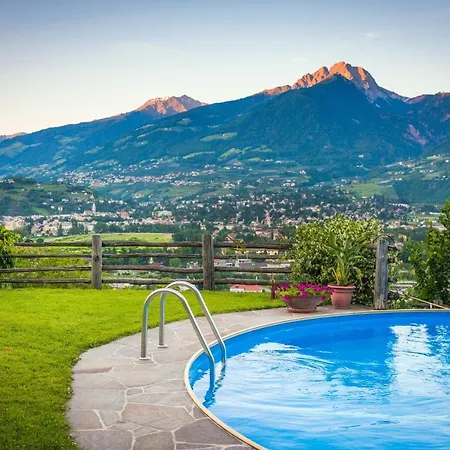Farm stay Weingut Pardellerhof Marlengo